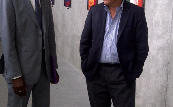 Aboubacry Bâ de Canal+ en compagnie de Michel Platini