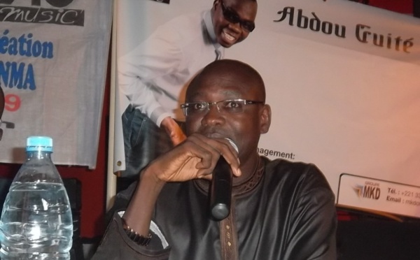 Le professeur Massamba Guèye aux côtés d'Abdou Guité Seck 