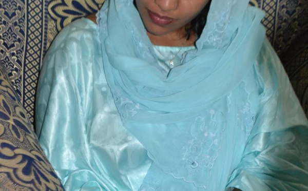 Léna Sène en mode foulard