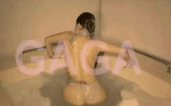 Vidéo : Lady Gaga se goinfre et fait du bootyshake