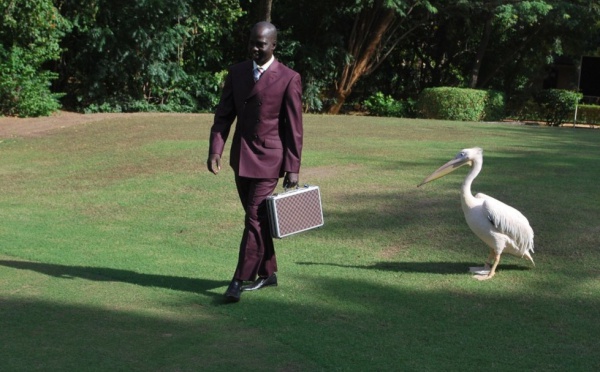 Que contient la mallette de l'élégant Bakane Seck ?