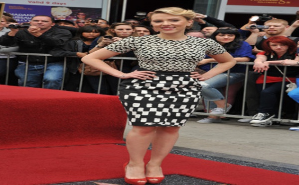 Vidéo : Scarlett Johansson se reconvertit dans la météo