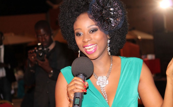 Adjouza magnifique avec sa robe lors de la soirée des jeunes reporters