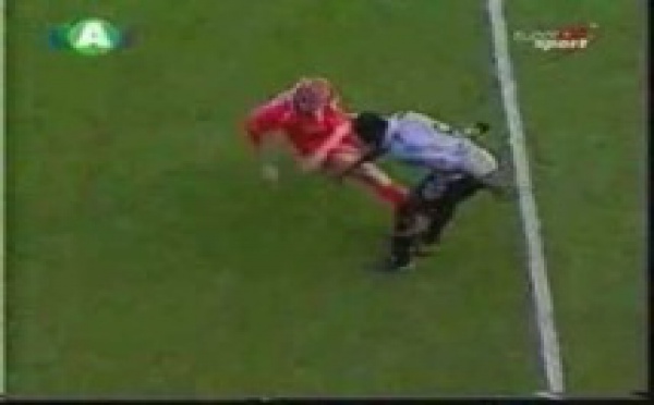 [VIDEO] Meilleur compile de bagarre dans le foot