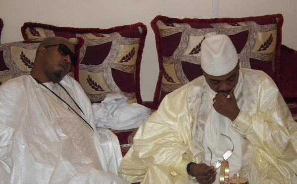 Pako Jackson près de son marabout au Magal de Touba