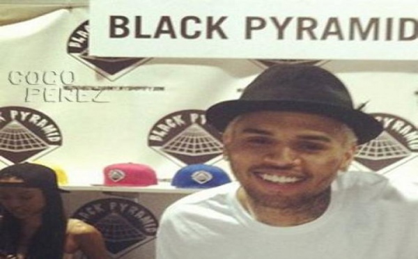 Chris Brown sans Rihanna et avec Karrueche Tran pour la promo de Black Pyramid (Photo)