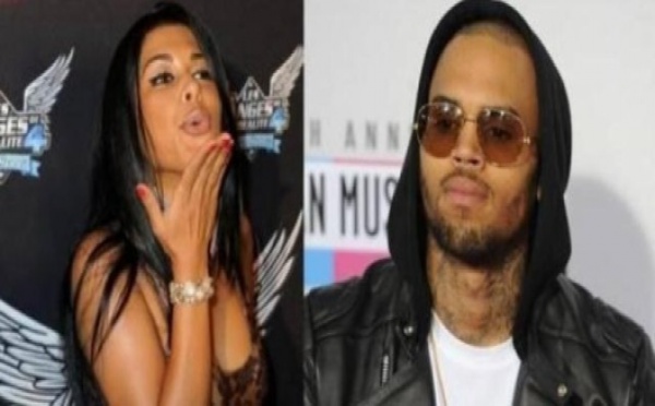 Rihanna : Ayem fait une sextape avec Chris et se retrouve au chômage