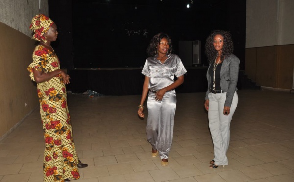 Astel et Aicha profitent de l'expérience de la comédienne Ndèye Mour