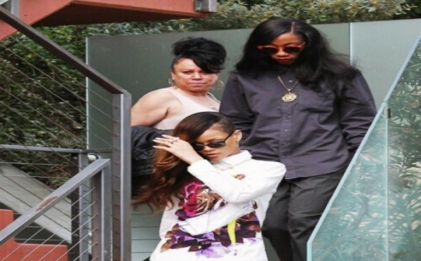 Rihanna en photo avec la mère de Chris Brown sur Twitter !