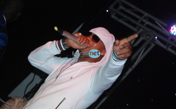 El Hadji Diouf magnifique dans son ensemble "Gucci"