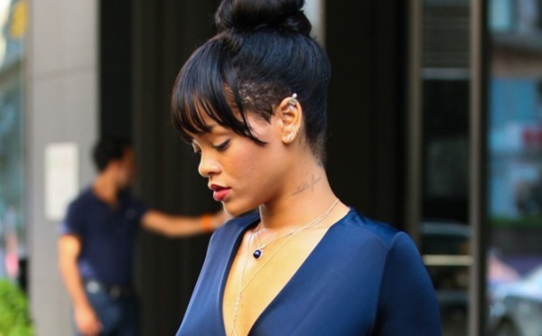 Rihanna : En sang après avoir été agressée par une fan de Chris Brown