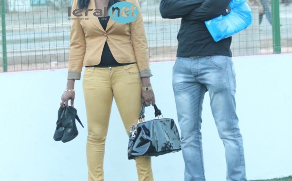 Adja Bitèye de Sen Tv et ses sandales