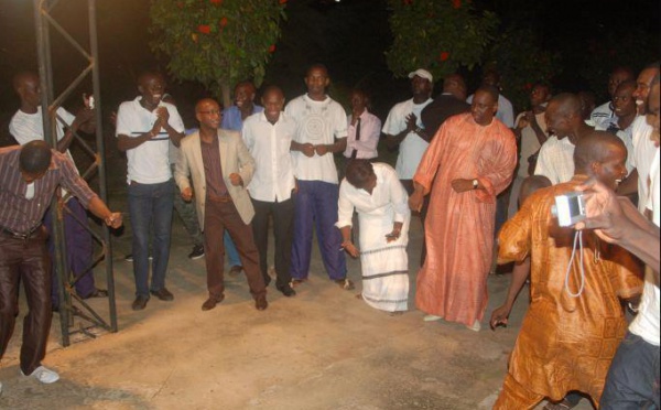 Le président Macky Sall valse au rythme de la musique
