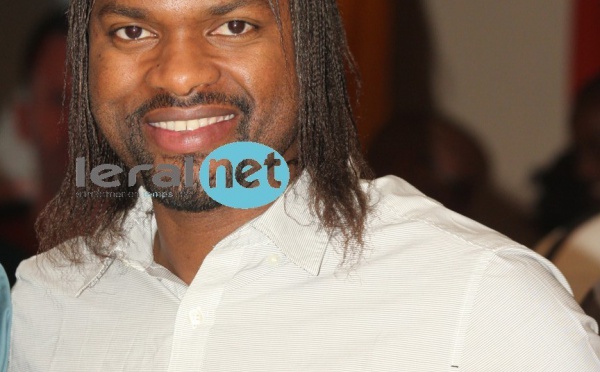 Le très joli sourire de Salif Diao, l'ancien international de football