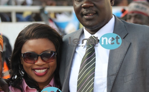 Lamine Samba en mode "costume cravate" avec Adja Bitèye de Sen Tv