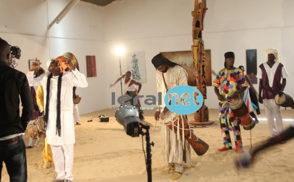 [Photos exclusives] Abdou Guitté Seck tourne un clip avec Soda Mama Fall