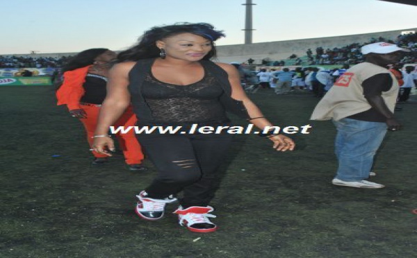 Titi et ses "basket" au stade Demba Diop