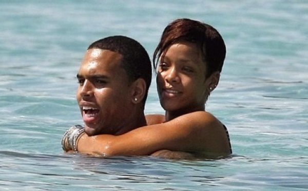 Rihanna va se marier avec Chris Brown en bikini