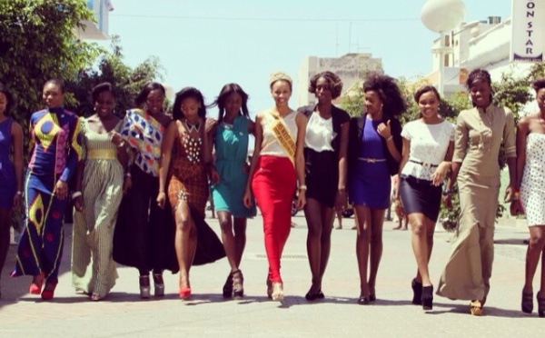 Les candidates à l'élection Miss West africa se promènent dans la capitale capverdienne