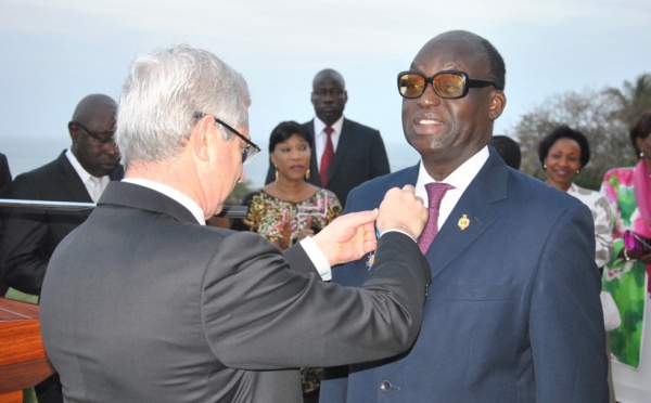 Décoration : Moustapha Niasse fait Grand officier de l’ordre national du mérite français