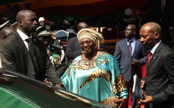 Aminata Tall très élégante lors du défilé du 4 Avril