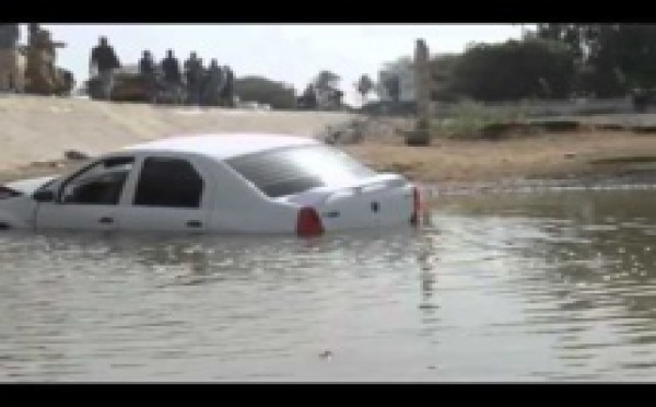 [Regardez!] Un véhicule tombe sous le pont de khor