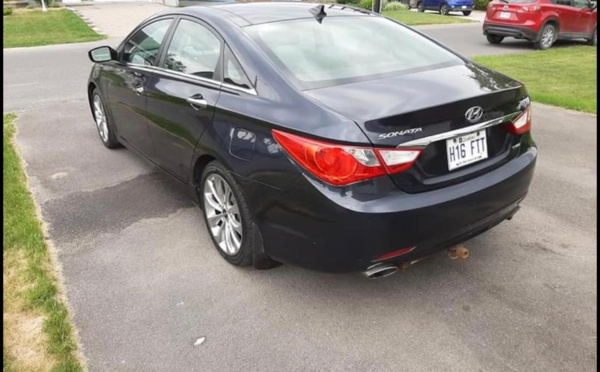 Particulier vend voiture hyundai Sonata venant de Canada