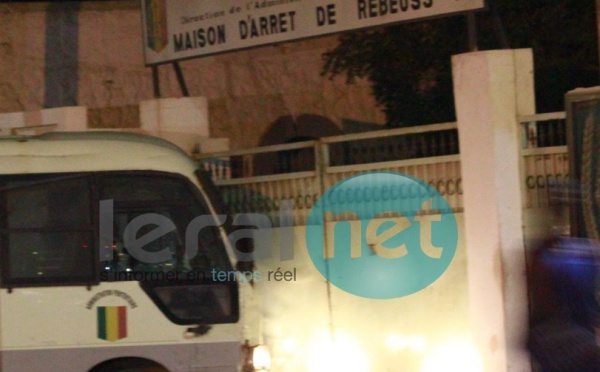 [Photos exclusives] Les images de l'arrivée de Karim Wade et ses présumés complices à la prison centrale de Rebeuss