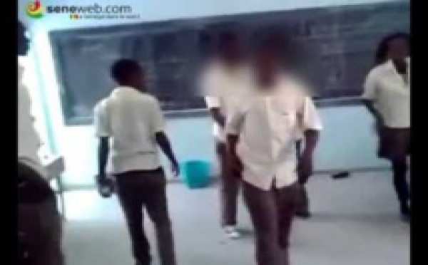 [Regardez!] Bagarre entre deux filles dans une salle de classe d'un établissement de la place