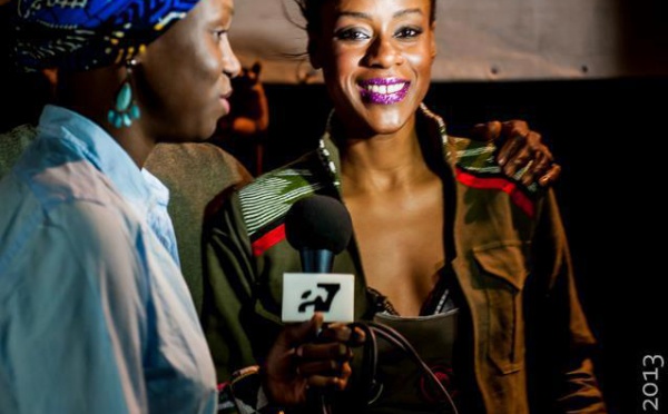 Dyana Seck en mode interview avec une animatrice de la chaîne Africa 7