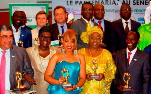 Viviane reçoit un prix de USAID/Sénégal lors de la Journée mondiale du paludisme !