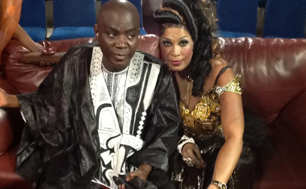 Bécaye Mbaye en toute complicité avec Coura Mbaye, l'ex-danseuse de Fatou Laobé