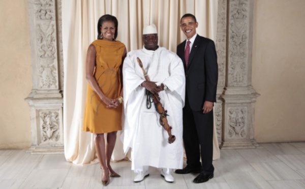 Le président gambien Yayah Jammeh entouré du couple Obama