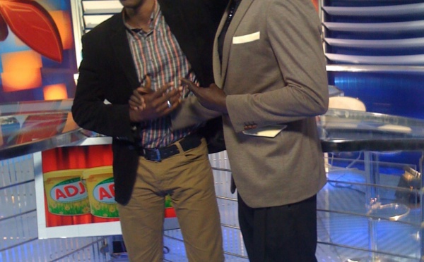 Mc Lida et le journaliste Massamba Thiane sur le plateau de Kinkéliba