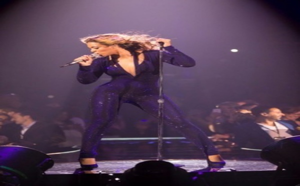 VIDÉO Beyoncé tripotée par un fan !