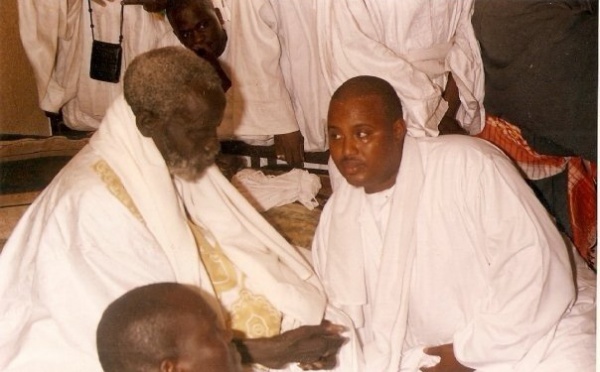 Ameth Saloum Dieng avec le vénéré Khalife des Mourides, Serigne Saliou Mbacké