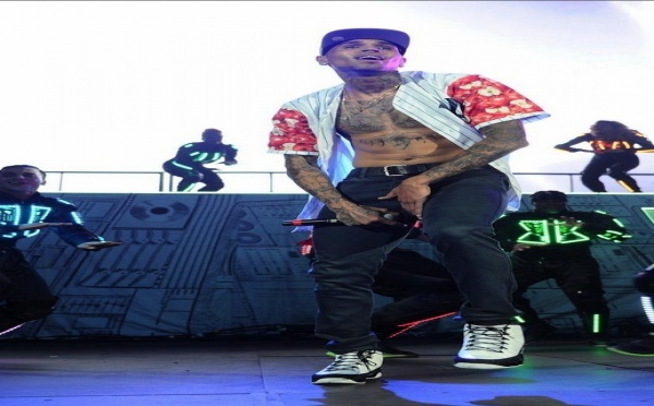 Chris Brown, avec Karrueche Tran, au Hot 97 Summer Jam 2013 : Ses looks streetwear