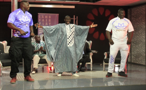 Balla Gaye 2 et Tapha Tine calment leurs ardeurs au son de "Djofior" interprété par Pape Diouf et qui fait fureur