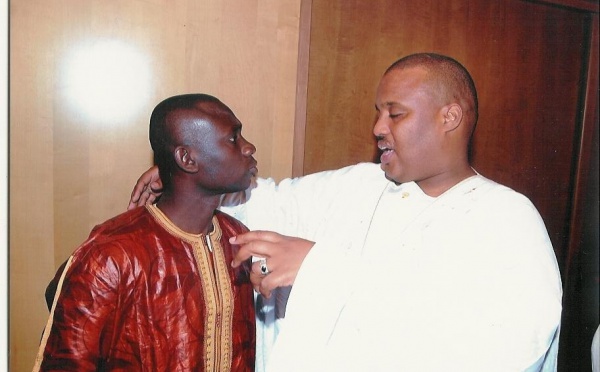 Ameth Saloum Dieng en pleine discussion avec Pape Diouf