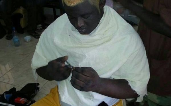 Photo- Balla Gaye 2 chez le coiffeur
