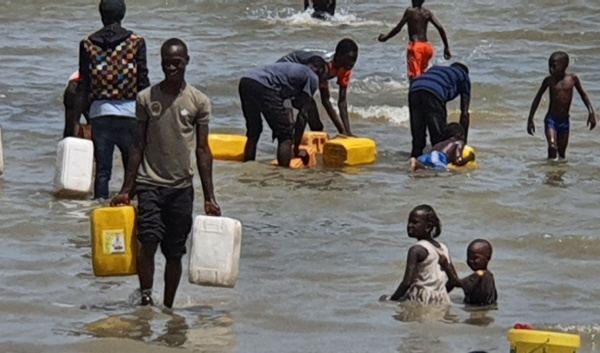 (PHOTOS)/Soif à Ndar: La grosse ruée vers le fleuve