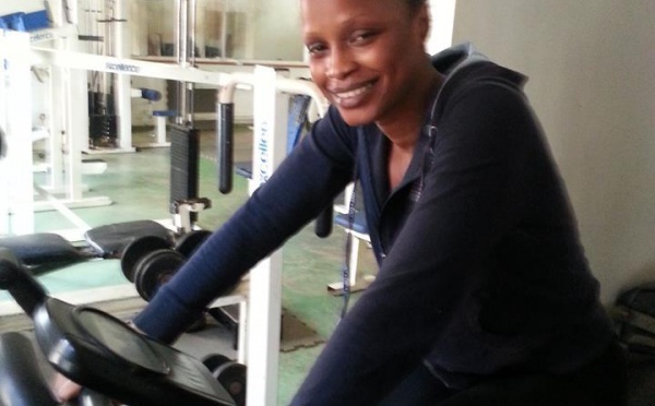 La danseuse Mbathio Ndiaye en pleine séance de fitness!