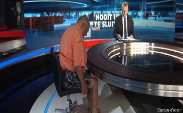 L'ex Premier ministre belge Jean-Luc Dehaene en sandales et en short sur un plateau télévision