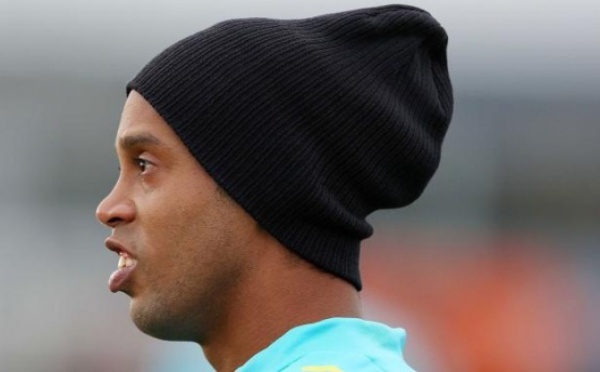 Ronaldinho se fait refaire les dents