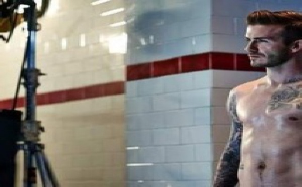 VIDÉO: David Beckham se déshabille pour une marque de prêt à porter