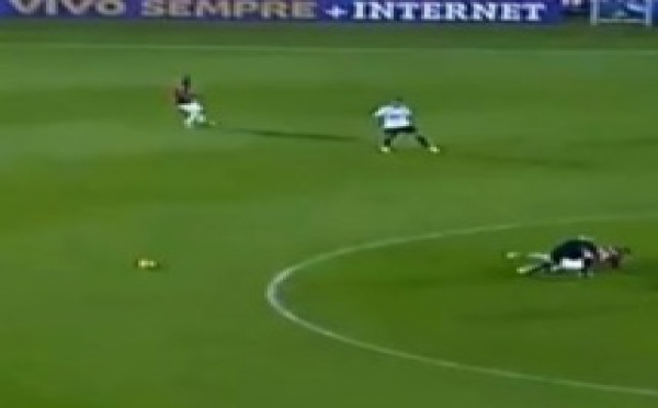 Vidéo.insolite: Un arbitre met KO un joueur