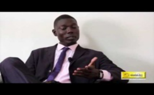 [Vidéo] "Dakar ne bosse pas" Ep N°2: Maraboutage et khon dans nos institutions et l’interview du ministre des Affaires sénégalaises qui parle de son nouveau programme KRM « Khoumbay Roumbay et Moumbay ».