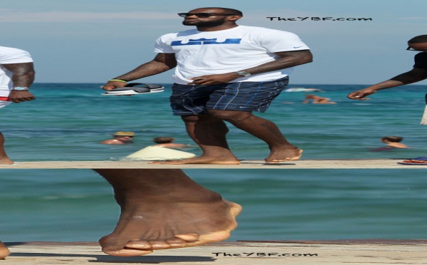 Les pieds bizarres de Lebron James, basketteur le mieux payé en 2013 … Regardez