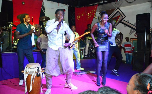 Pape Thiopet met le feu sur la scène de Coumba Gawlo
