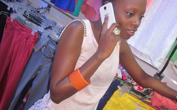 Safia, l'animatrice de Sen Tv en mode shopping!